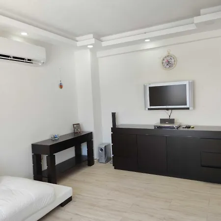 Flat 600 M To Beach With Sea View In شقة بودروم